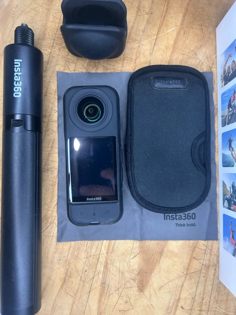 Cámara Insta 360° X3, con accesorios. - 3