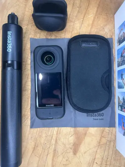 Cámara Insta 360° X3, con accesorios. - miniatura 3