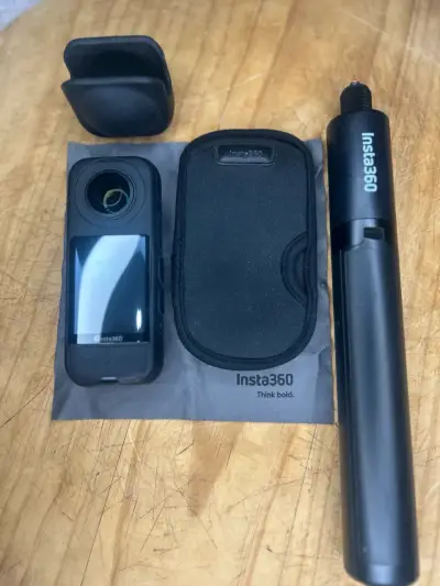 Cámara Insta 360° X3, con accesorios. - miniatura 5
