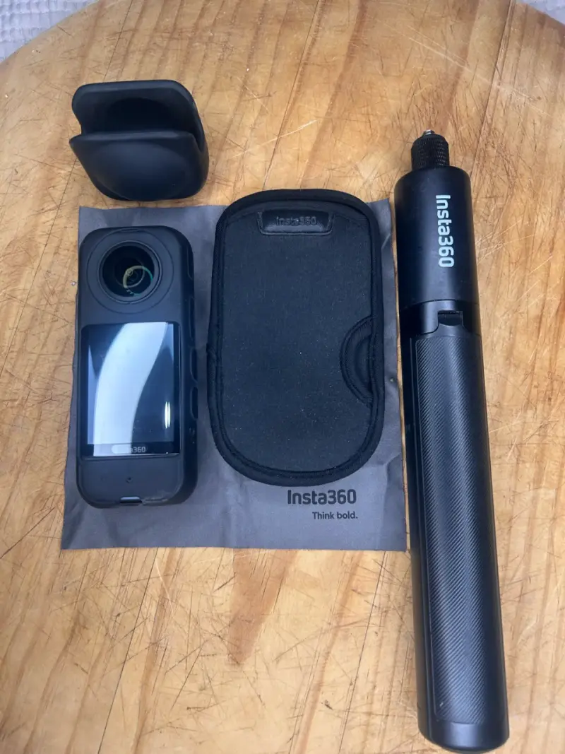 Cámara Insta 360° X3, con accesorios. - 6