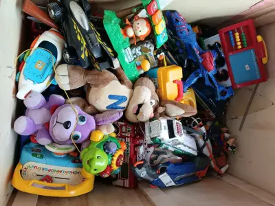 Juguetes por kilo a $6000 el kilo son 100 kilos - miniatura 2