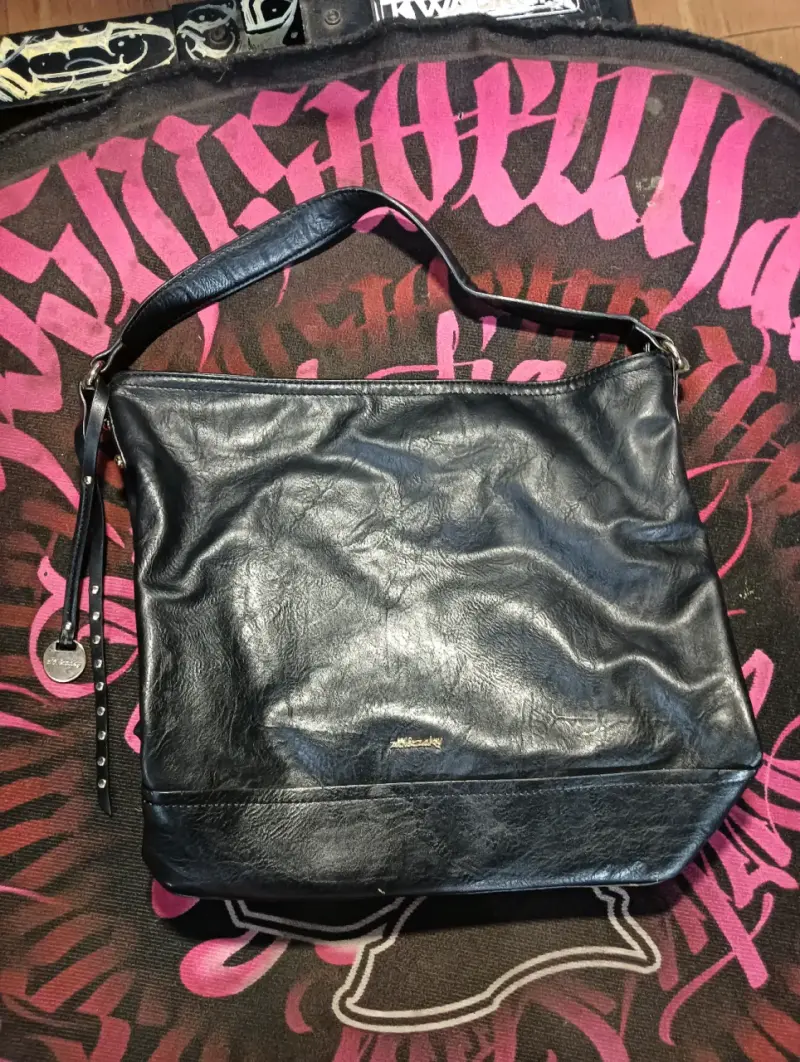 Bolso negro de cuero - 1