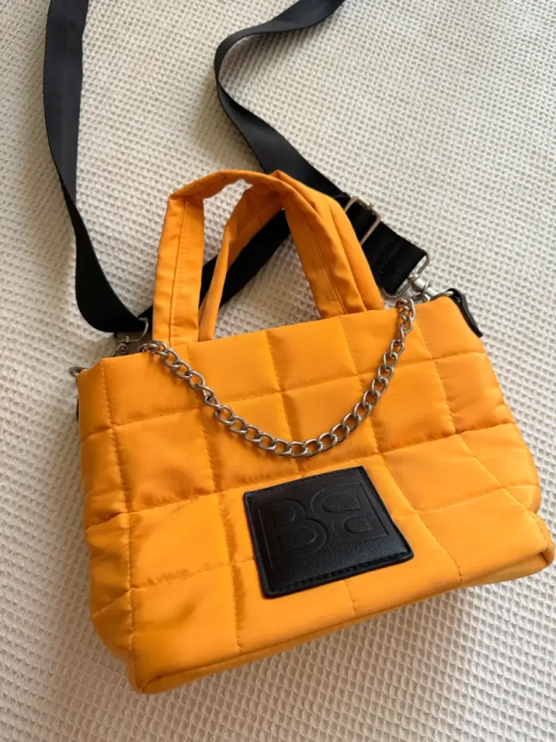 Bolso acolchado amarillo con cadena - 1