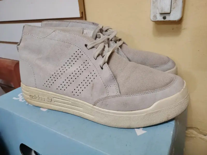 Zapatillas Adidas beige casuales - 2