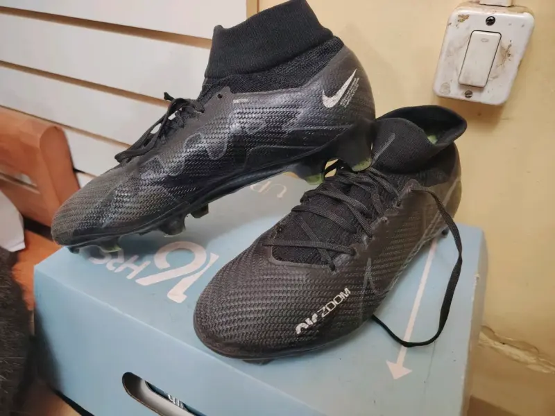 Zapatos de fútbol negros Nike mercurial - 1