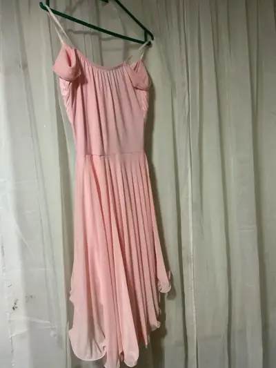 Vestido rosado de fiesta - miniatura 2