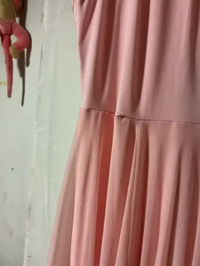 Vestido rosado de fiesta - miniatura 3