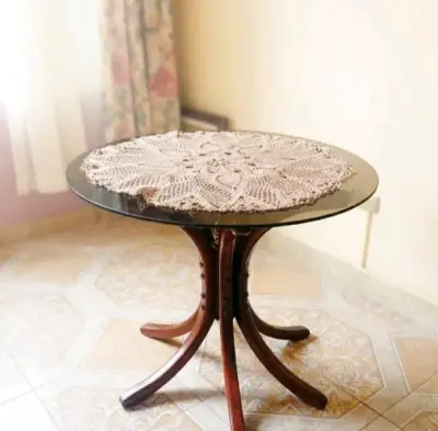 Mesa redonda de vidrio y madera - miniatura 1