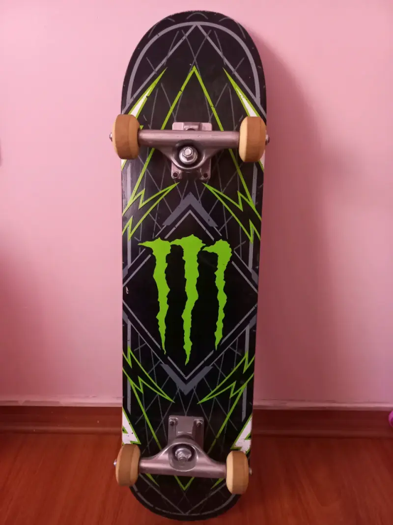 Skateboard grafito verde Monster