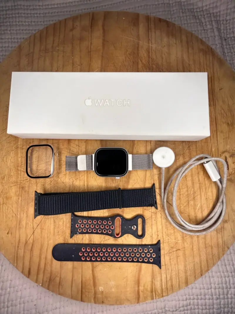 Apple Watch series 10 con correas y cargador - 1