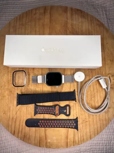 Apple Watch series 10 con correas y cargador - miniatura 1