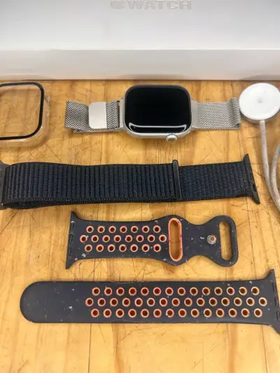 Apple Watch series 10 con correas y cargador - miniatura 4
