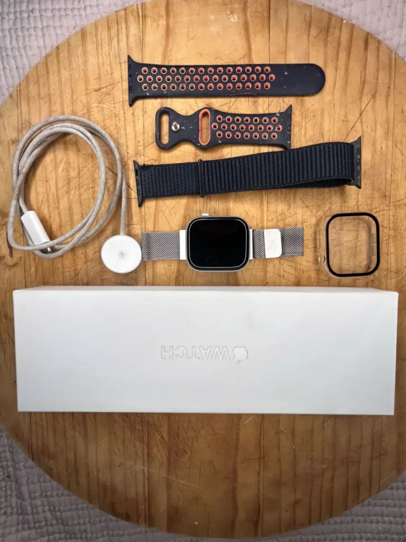 Apple Watch series 10 con correas y cargador - 6