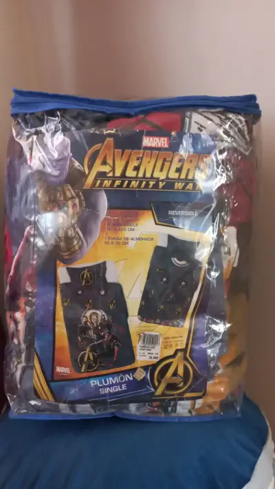 Plumón Avengers Infinity War reversible - miniatura 1