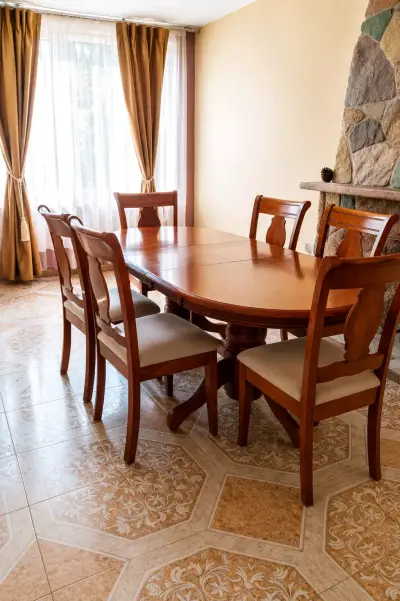 Comedor de madera con 6 sillas - miniatura 1
