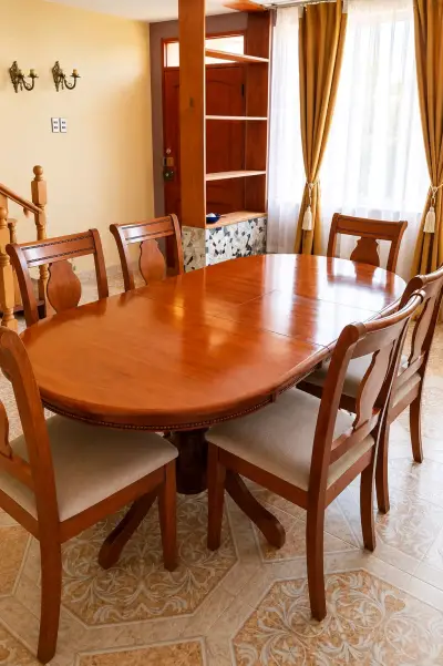 Comedor de madera con 6 sillas - miniatura 2