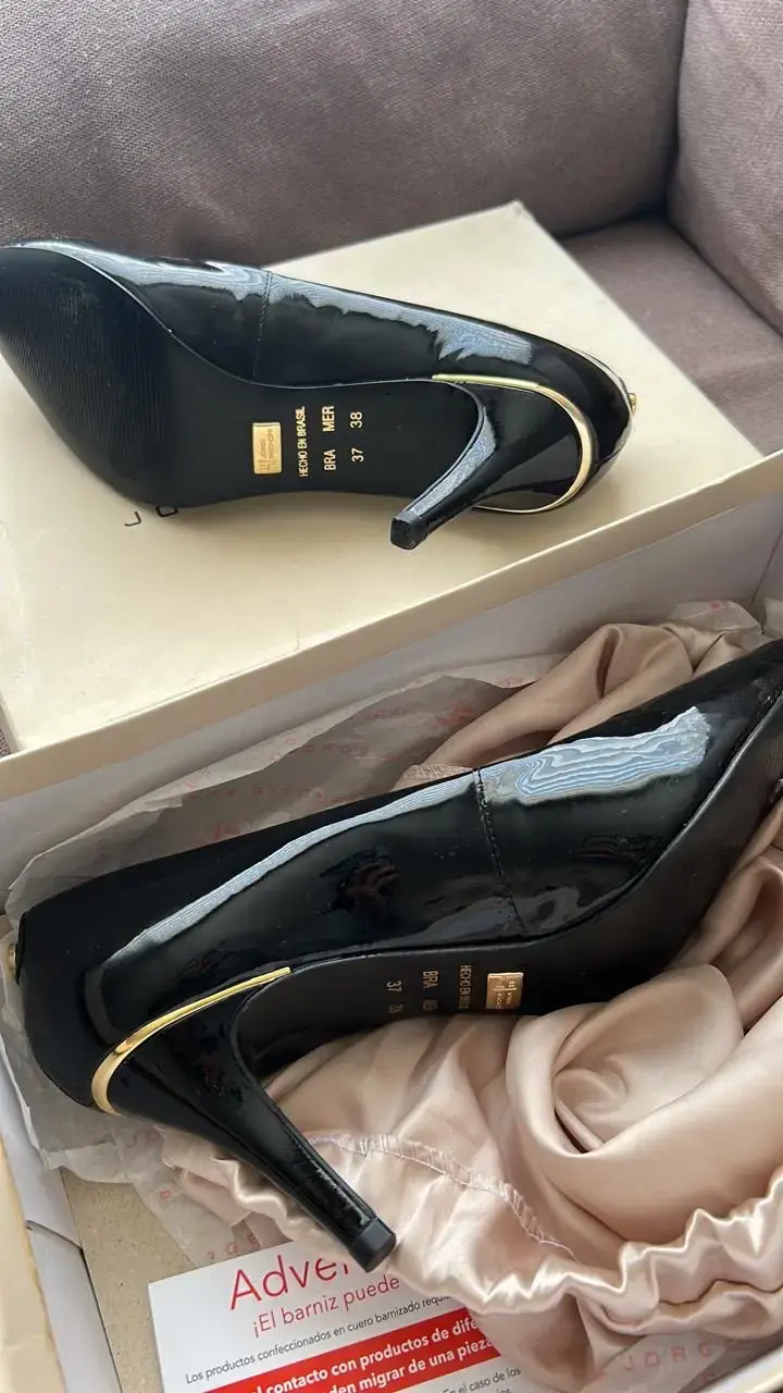 Zapatos de tacón negro con dorado 38 - 1