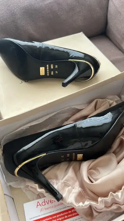 Zapatos de tacón negro con dorado 38 - miniatura 1