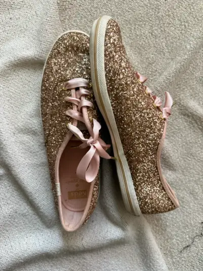Zapatillas brillantes doradas - miniatura 1