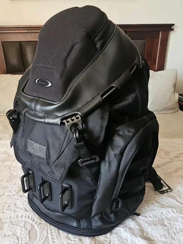 Mochila táctica negra marca Oakley - 3