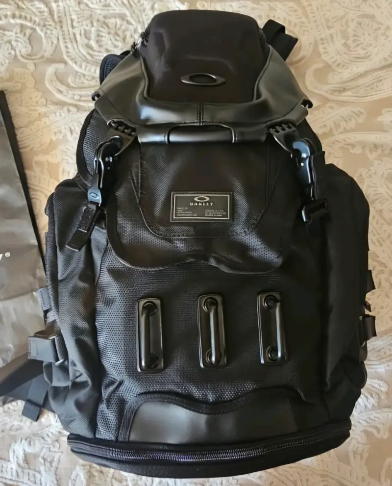 Mochila táctica negra marca Oakley - 4