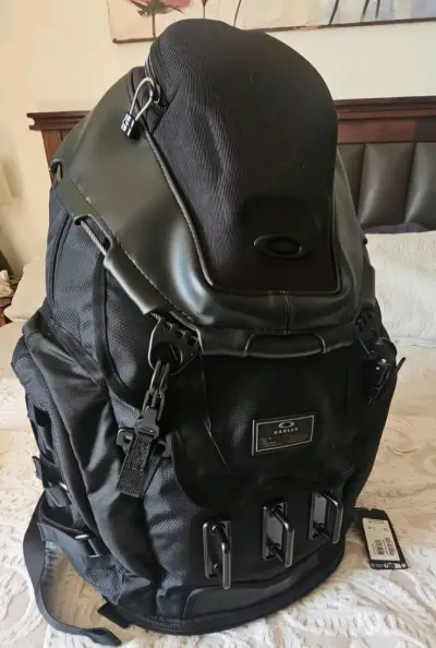 Mochila táctica negra marca Oakley - miniatura 6