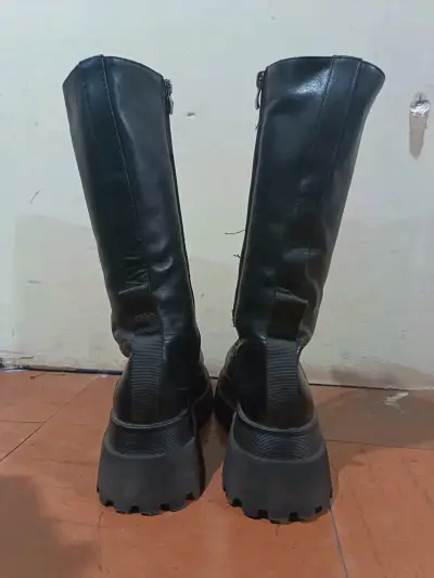 Botas negras de plataforma - miniatura 2