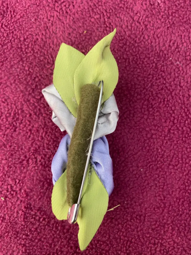 Broche de tela en forma de rosa - 2