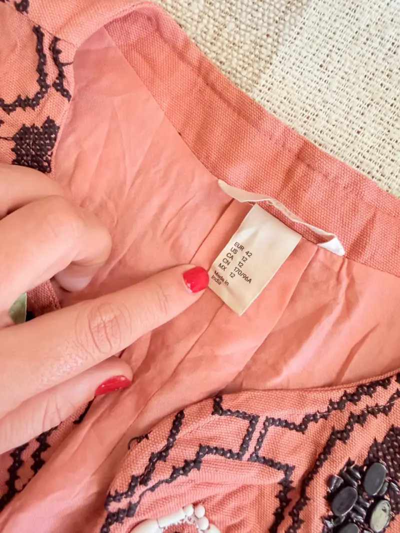 Chaqueta bordada rosada y negra L - 2