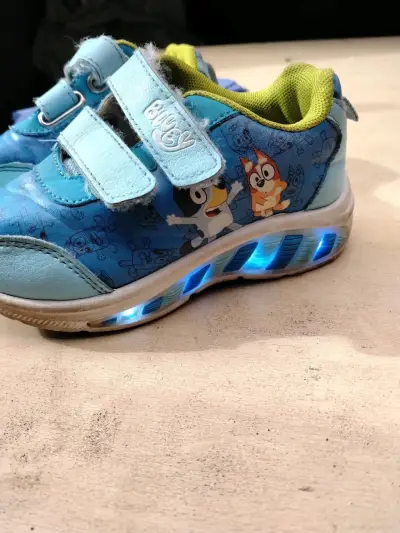 Zapatillas infantiles Bluey celestes - miniatura 2