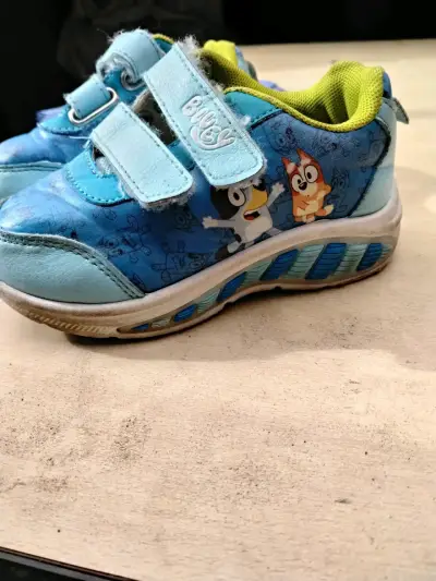 Zapatillas infantiles Bluey celestes - miniatura 3