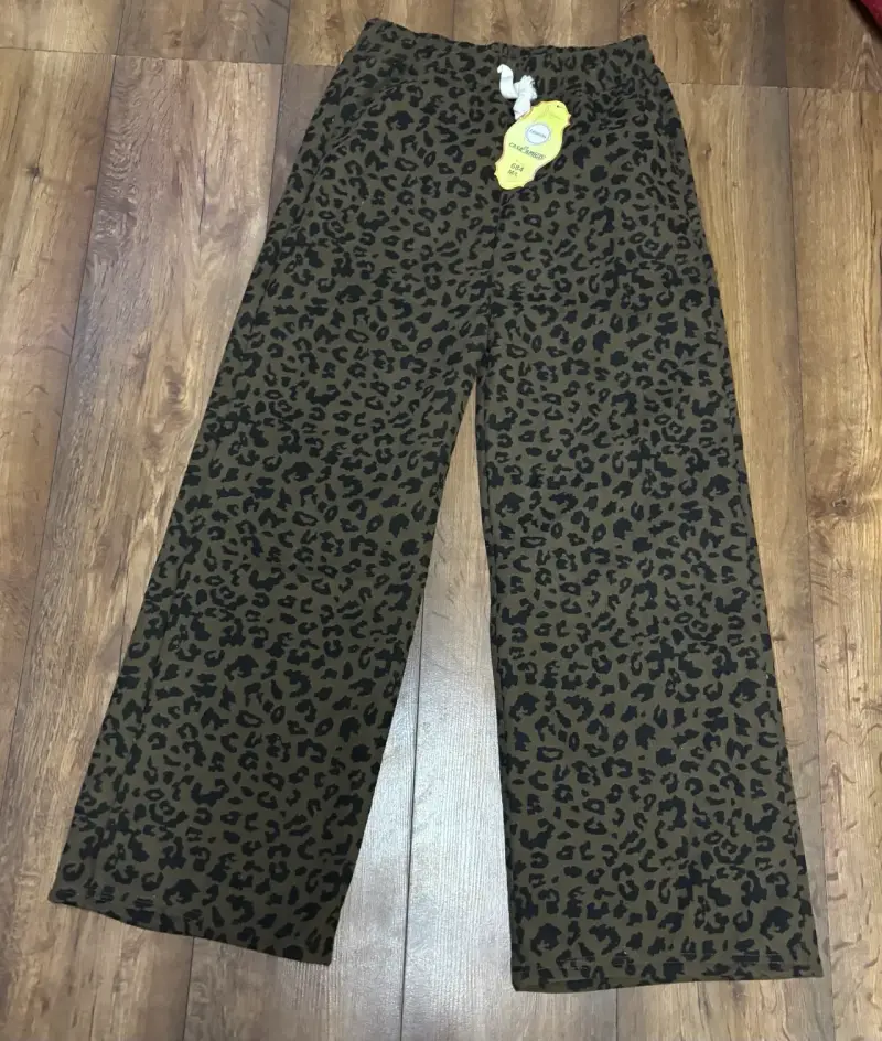 Pantalones estampado leopardo grises
