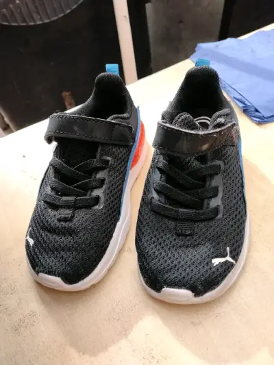 Zapatillas deportivas negras y azules - miniatura 2