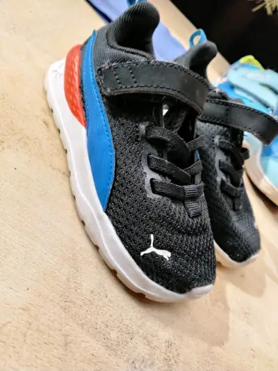 Zapatillas deportivas negras y azules - miniatura 3