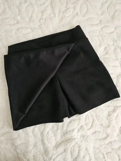 Falda short negra elegante - miniatura 2