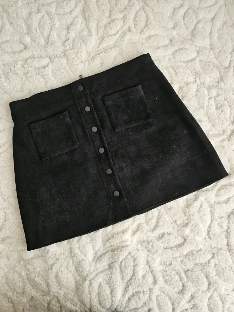 Falda negra con botones - 1