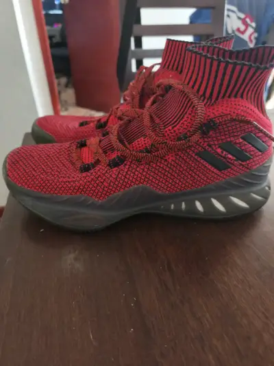 Zapatillas deportivas rojas - miniatura 1