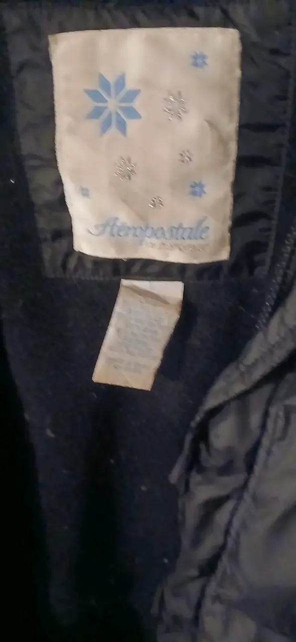 Parka negra con capucha de peluche - 3