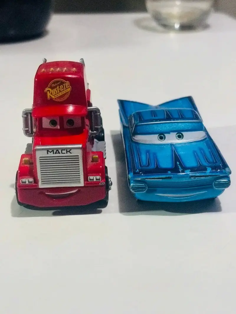 Set de autitos Cars metálicos - 1