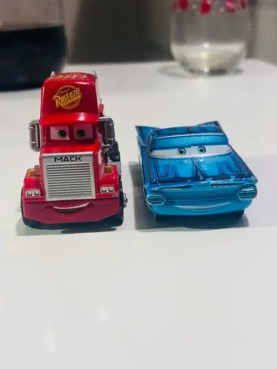 Set de autitos Cars metálicos - miniatura 2