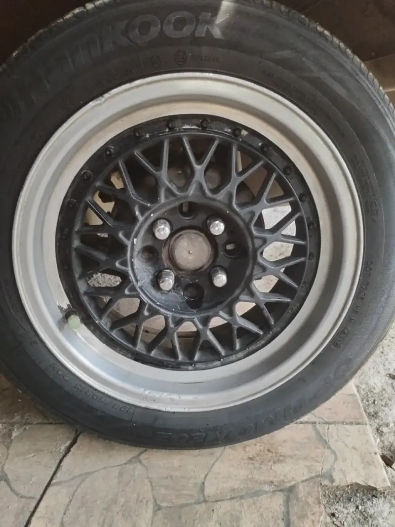 Llanta deportiva de auto - 2