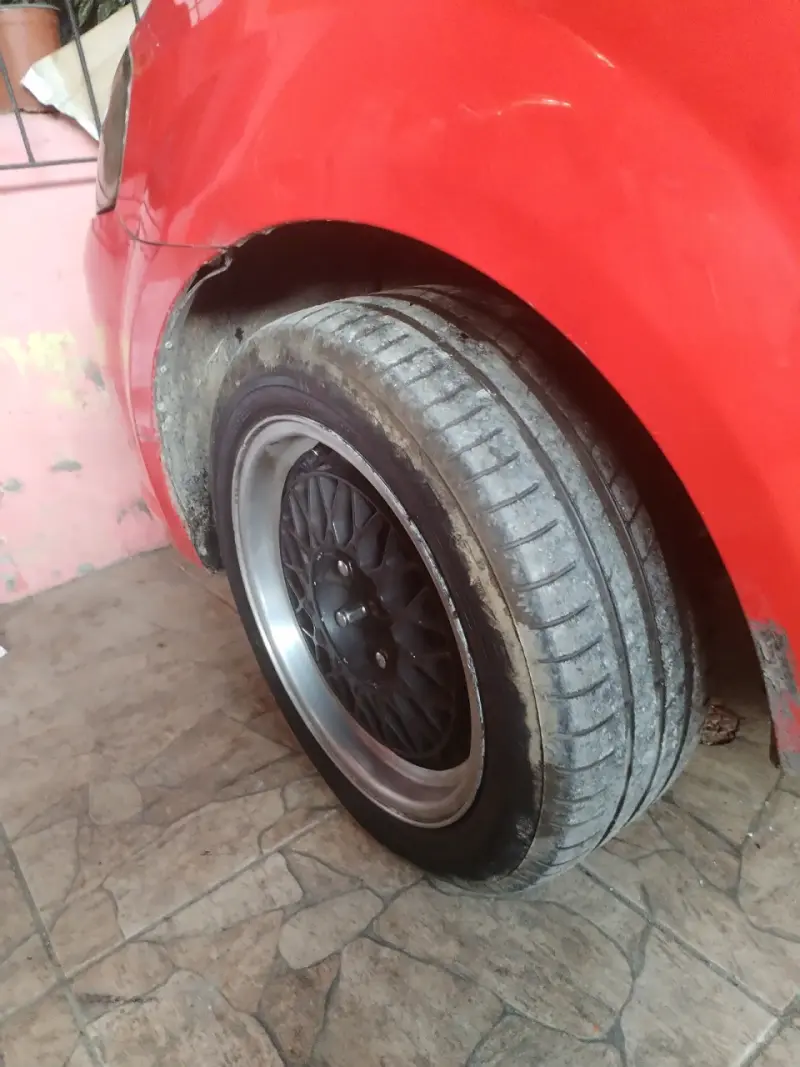 Llanta deportiva de auto - 5