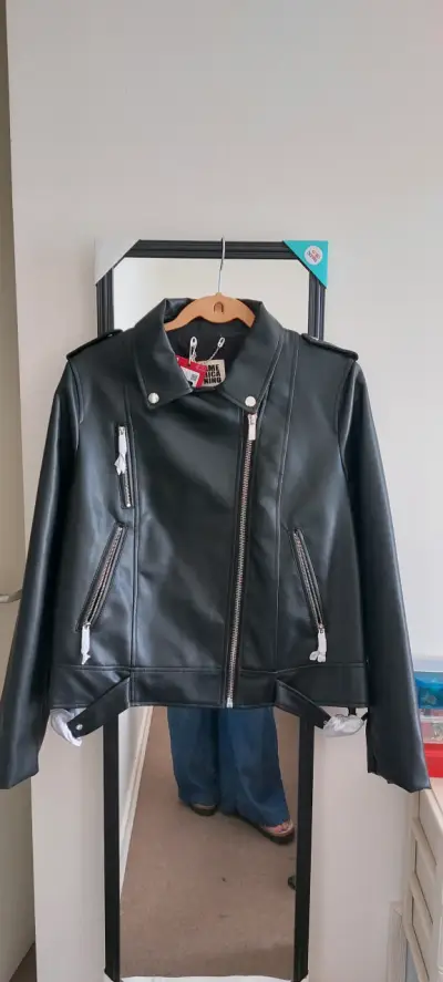 Chaqueta de cuero negra nueva - miniatura 1