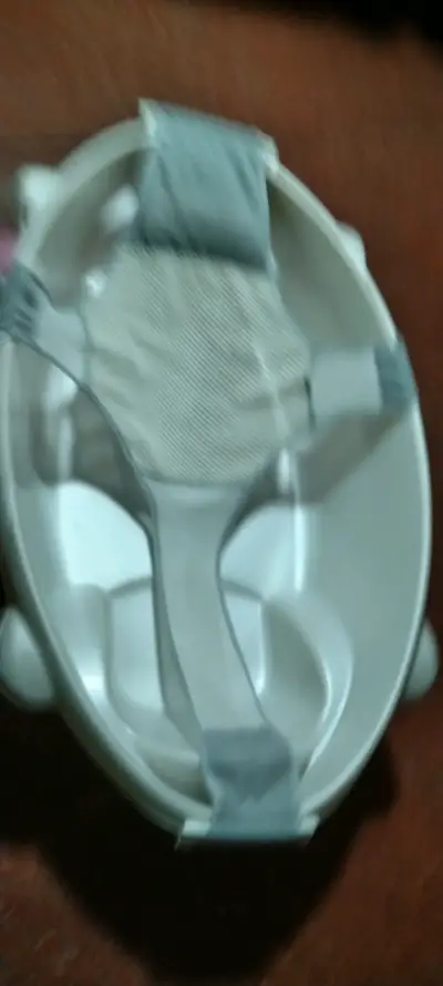 Silla mecedora para bebé, bañera de bebe y juguete - miniatura 2