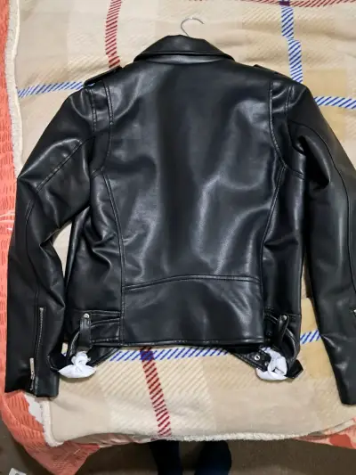 Chaqueta de cuero negra nueva - miniatura 3