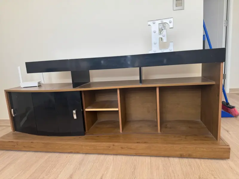Mueble para televisor negro y madera - 3
