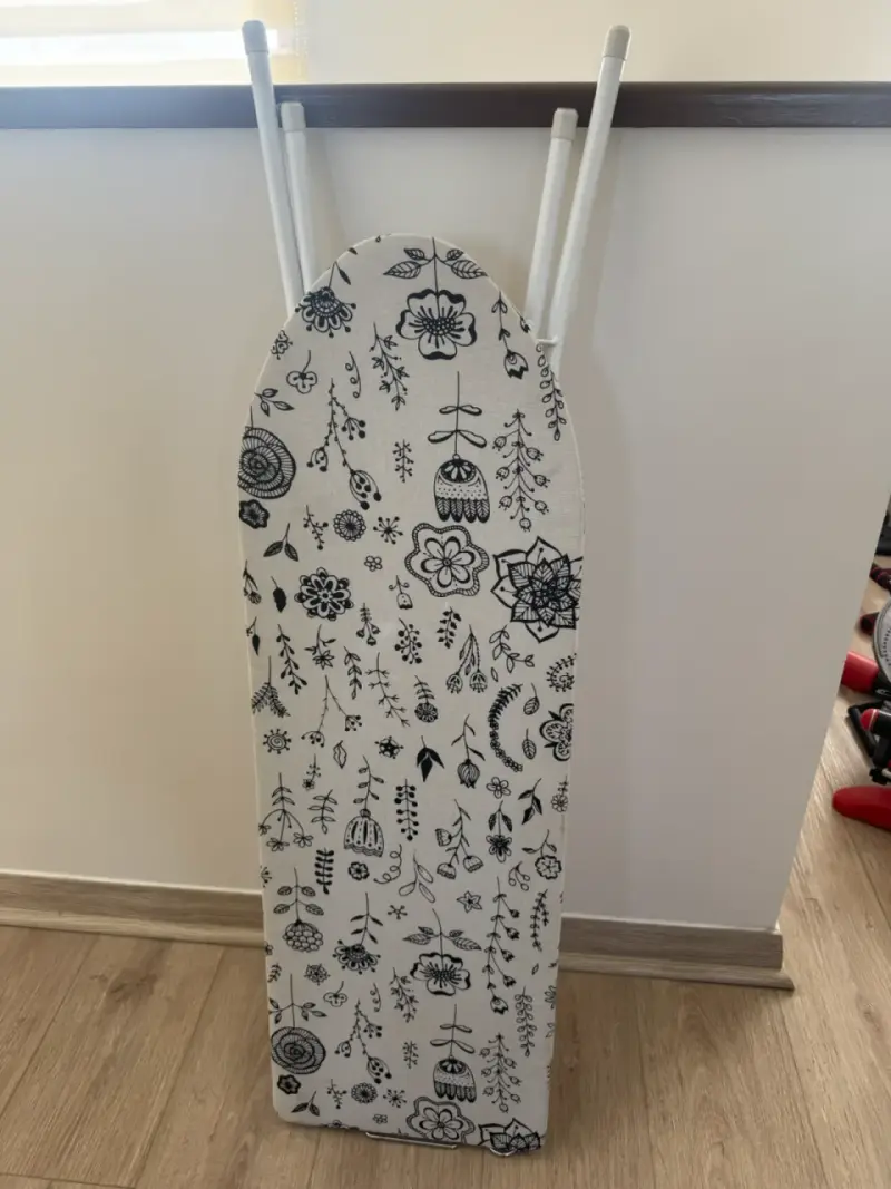 Tabla de planchar con diseño floral