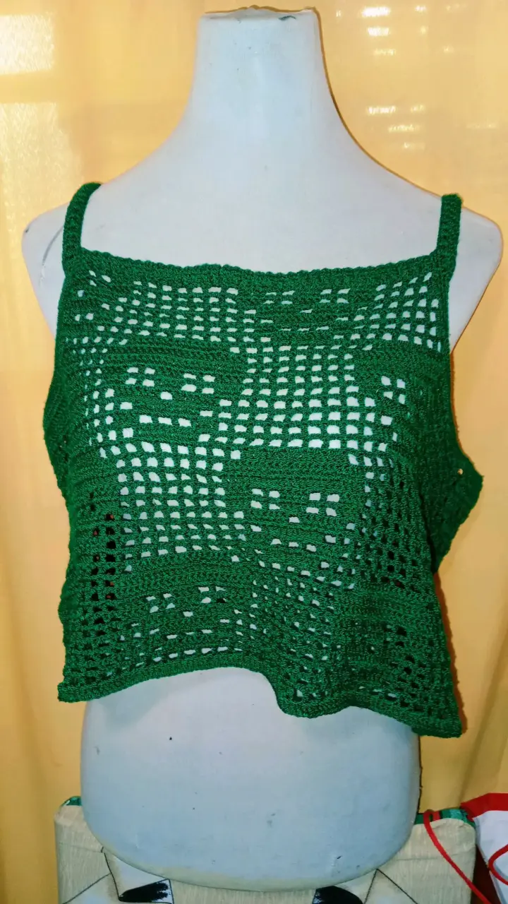 Top crochet verde tejido a mano