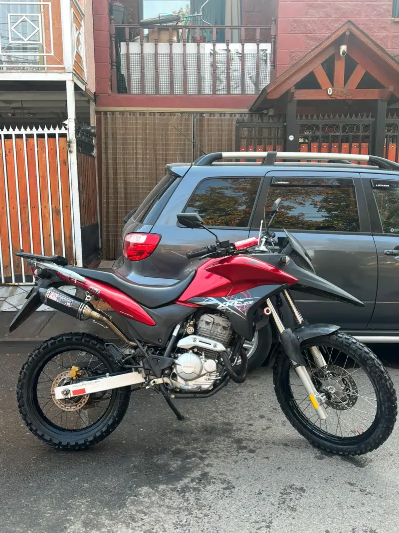 Moto Honda XRE 300cc roja - 1