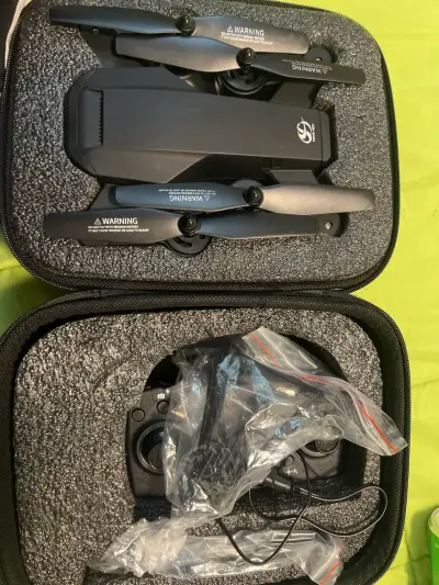 Dron portátil con control remoto - miniatura 1